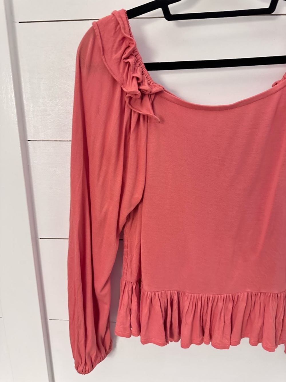 Loft L Coral ruffle arm smocked back rayon elastin casual shabby chic cozy top - Picture 4 of 11